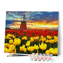 Laden Sie das Bild in den Galerie-Viewer, Windmühle und rote und gelbe Tulpen