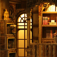 Laden Sie das Bild in den Galerie-Viewer, Book Nook - Antiker Bibliotheksraum