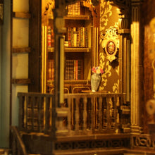 Laden Sie das Bild in den Galerie-Viewer, Book Nook - Antiker Bibliotheksraum