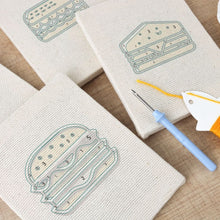 Laden Sie das Bild in den Galerie-Viewer, Punch Needle Set (4 Stück) mit Rahmen - Foodie Spaß Kollektion