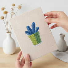 Laden Sie das Bild in den Galerie-Viewer, Punch Needle Set (4 Stück) mit Rahmen - Glückliche Pflanzen 2