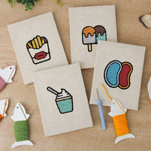 Laden Sie das Bild in den Galerie-Viewer, Punch Needle Set (4 Stück) mit Rahmen - Kawaii Snacks