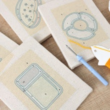 Laden Sie das Bild in den Galerie-Viewer, Punch Needle Set (4 Stück) mit Rahmen - Leckere Snacks