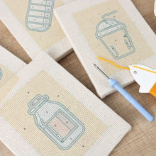Laden Sie das Bild in den Galerie-Viewer, Punch Needle Set (4 Stück) mit Rahmen - Leckeres Essen