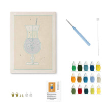 Laden Sie das Bild in den Galerie-Viewer, Punch Needle mit Rahmen - Cocktails 2