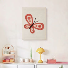 Laden Sie das Bild in den Galerie-Viewer, Punch Needle mit Rahmen - Roter Schmetterling