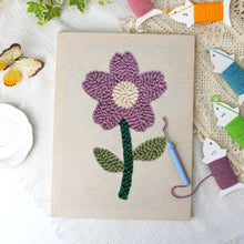 Laden Sie das Bild in den Galerie-Viewer, Punch Needle mit Rahmen - Sanfte Frühlingsblume