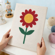 Laden Sie das Bild in den Galerie-Viewer, Punch Needle mit Rahmen - Strahlende Blume