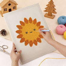 Laden Sie das Bild in den Galerie-Viewer, Punch Needle mit Rahmen - Lächelnde Sonne