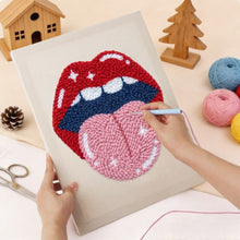 Laden Sie das Bild in den Galerie-Viewer, Punch Needle mit Rahmen - Elektrische Lippen
