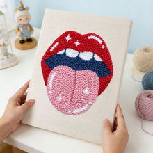 Laden Sie das Bild in den Galerie-Viewer, Punch Needle mit Rahmen - Elektrische Lippen