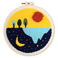 Laden Sie das Bild in den Galerie-Viewer, Punch Needle set Sonne und Mond
