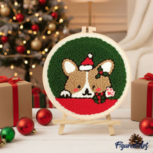 Laden Sie das Bild in den Galerie-Viewer, Punch Needle Hund mit Weihnachtsmannmütze
