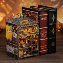 Laden Sie das Bild in den Galerie-Viewer, Book Nook - Fantasie-Pflanzenladen