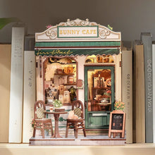 Laden Sie das Bild in den Galerie-Viewer, Miniaturhaus - Sonniges Café