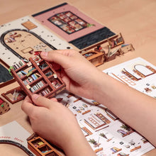 Laden Sie das Bild in den Galerie-Viewer, Miniaturhaus - Jack's Buchhandlung