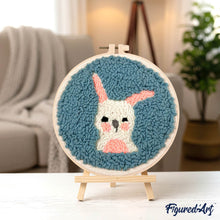 Laden Sie das Bild in den Galerie-Viewer, Punch Needle Winziges Kaninchen