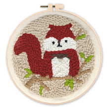 Laden Sie das Bild in den Galerie-Viewer, Punch Needle set Süßes Eichhörnchen