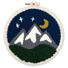 Laden Sie das Bild in den Galerie-Viewer, Punch Needle set Berge bei Nacht
