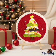 Laden Sie das Bild in den Galerie-Viewer, Punch Needle Weihnachtsbaum 3