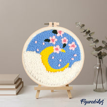 Laden Sie das Bild in den Galerie-Viewer, Punch Needle Kirschblüten und der Mond