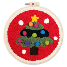 Laden Sie das Bild in den Galerie-Viewer, Punch Needle set Weihnachtsbaum 2