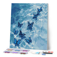 Laden Sie das Bild in den Galerie-Viewer, Diamond Painting - Blaue Schmetterlinge auf dem Wasser