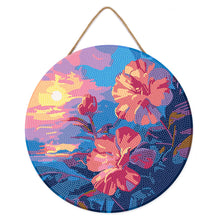 Laden Sie das Bild in den Galerie-Viewer, Diamond Painting auf Holzscheibe - Hibiskus bei Sonnenuntergang