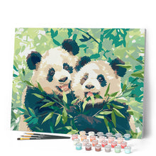 Laden Sie das Bild in den Galerie-Viewer, Pandas, die Bambus essen