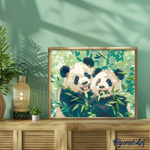 Laden Sie das Bild in den Galerie-Viewer, Pandas, die Bambus essen