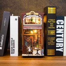 Laden Sie das Bild in den Galerie-Viewer, Book Nook - Kaffeehaus