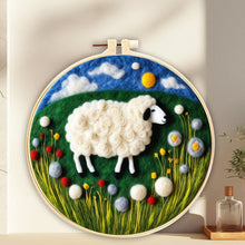 Laden Sie das Bild in den Galerie-Viewer, Nadelfilzen Needle Felting - Schafe mit Löwenzahn