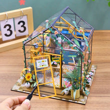 Laden Sie das Bild in den Galerie-Viewer, Miniaturhaus - Sonniges Gewächshaus