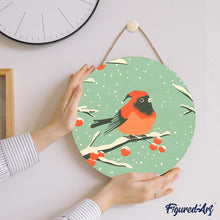 Laden Sie das Bild in den Galerie-Viewer, Malen nach Zahlen auf Holzscheibe - Winterlicher Rotkehlchen