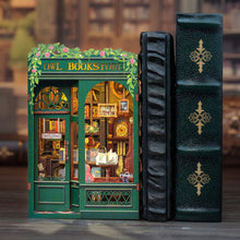 Laden Sie das Bild in den Galerie-Viewer, Book Nook - Eulenbuchladen