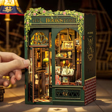 Laden Sie das Bild in den Galerie-Viewer, Book Nook - Eulenbuchladen