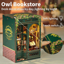 Laden Sie das Bild in den Galerie-Viewer, Book Nook - Eulenbuchladen
