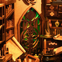 Laden Sie das Bild in den Galerie-Viewer, Book Nook - Das Haus des Zauberers