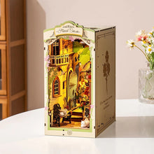 Laden Sie das Bild in den Galerie-Viewer, Book Nook - Blumenladen
