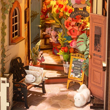 Laden Sie das Bild in den Galerie-Viewer, Book Nook - Blumenladen