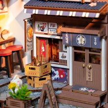 Laden Sie das Bild in den Galerie-Viewer, Book Nook - Sakura Weingasse