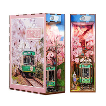 Laden Sie das Bild in den Galerie-Viewer, Book Nook - Sakuras Reise