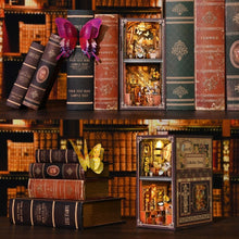 Laden Sie das Bild in den Galerie-Viewer, Book Nook - Schmetterlingszimmer