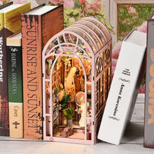 Laden Sie das Bild in den Galerie-Viewer, Book Nook - Mini Gewächshaus