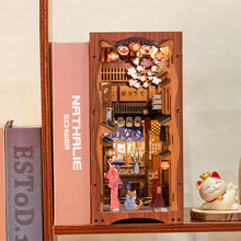 Laden Sie das Bild in den Galerie-Viewer, Book Nook DIY Kit - Unter dem Kirschbaum