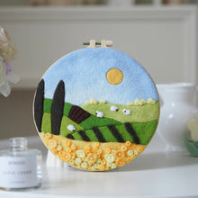 Laden Sie das Bild in den Galerie-Viewer, Nadelfilzen Needle Felting - Die Kampagne im Sommer