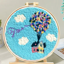 Laden Sie das Bild in den Galerie-Viewer, Punch Needle set Haus mit Luftballons