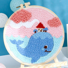 Laden Sie das Bild in den Galerie-Viewer, Punch Needle set Blauer Wal zu Hause