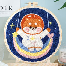 Laden Sie das Bild in den Galerie-Viewer, Punch Needle set Kosmonaut Hund und Regenbogen