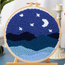 Laden Sie das Bild in den Galerie-Viewer, Punch Needle set Unter dem Mond und den Sternen
